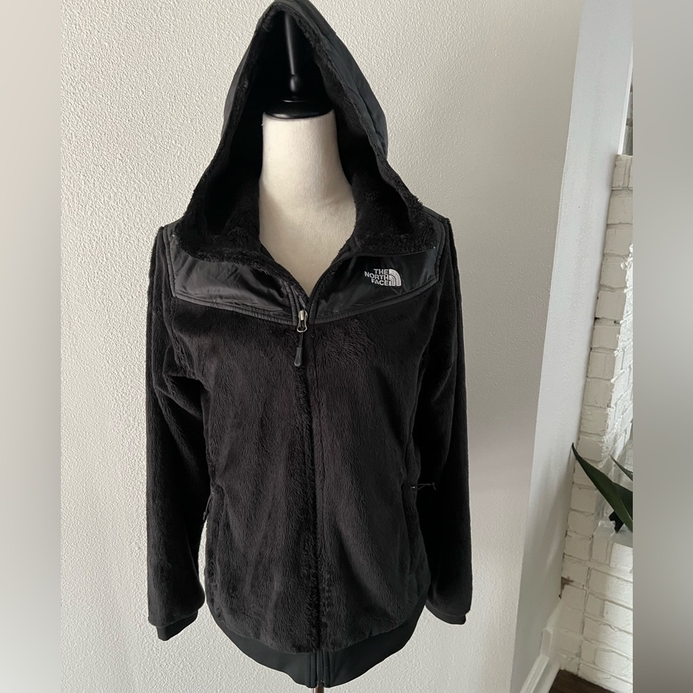 North Face women’s black jacket. Size Large. Great condition!!